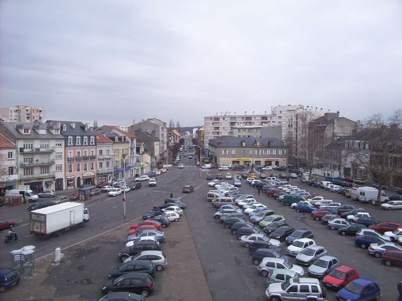 La Place Marcadieu vue du haut de la fontaine des 4 vallées