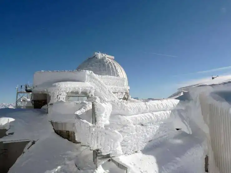 Sommet du Pic du Midi givré janvier 2013