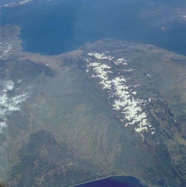 Photo satellite des Pyrénées