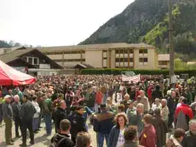 Loup-Alpes-Manifestation-thones