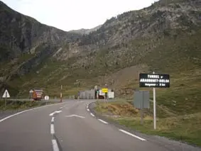 Aragnouet Tunnel-Entree France Ete